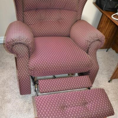LOT 581. RECLINER