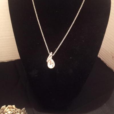 BEAUTIFUL FASHION COSTUME JEWELRY AND FOSSIL WATCH