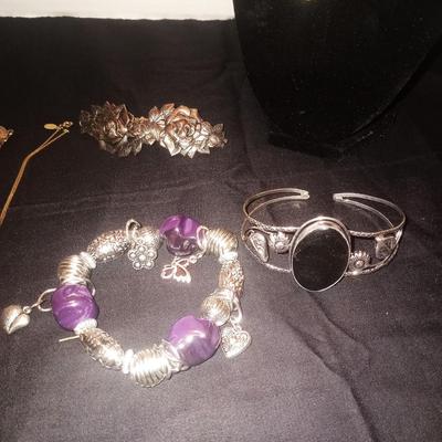 BEAUTIFUL FASHION COSTUME JEWELRY AND FOSSIL WATCH