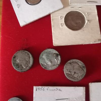 VARIETY OF COLLECTIBLE COINS AND ENGRAVED GLASS DECOR PAPERWEIGHT
