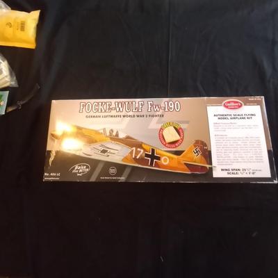 FOCKE WULF FW 190 MODEL AIRPLANE KIT