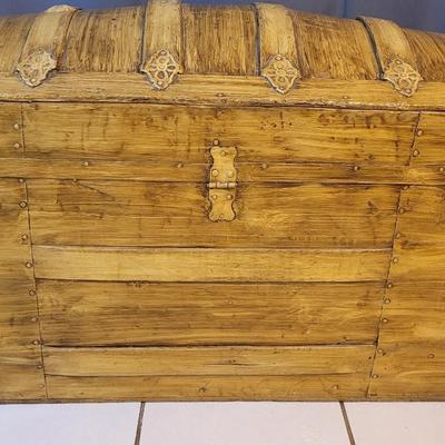 Lot 1: Antique Steamer Trunk with Tray