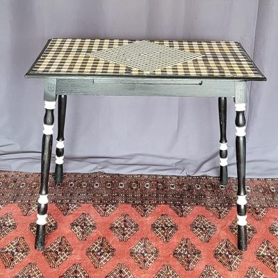 Lot 5: Small Black & White Buffalo Checkered Table