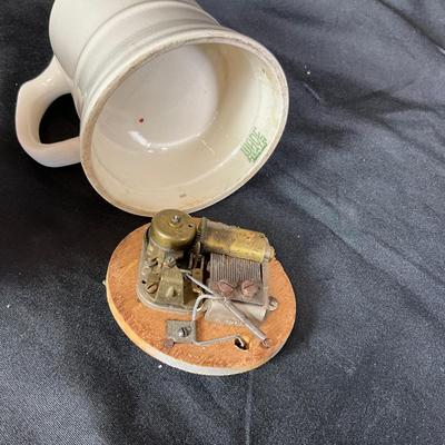1287 Vintage Wade Heath Pottery Thorens Music Box Mug