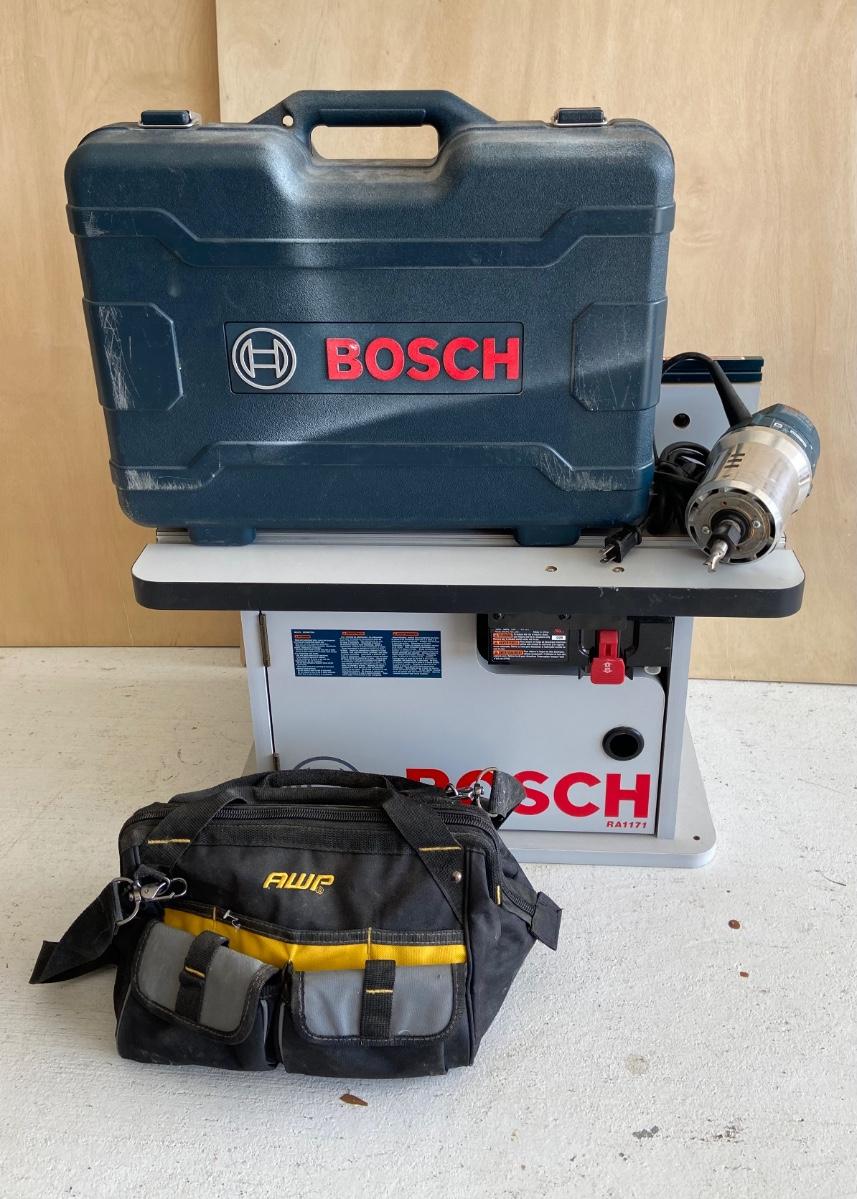 BOSCH ROUTER TABLE WITH ACCESSORIES