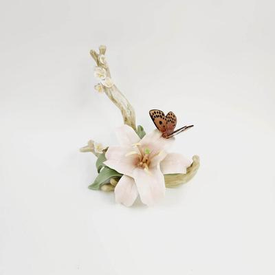 VINTAGE LILY & BUTTERFLY CERAMIC COLLECTIBLE PIECE