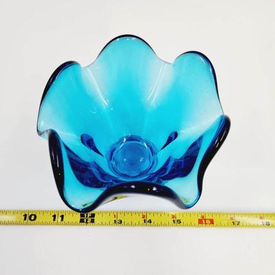 VINTAGE L.E. SMITH GLASS 6 PETAL BLUE COLLECTIBLE BOWL
