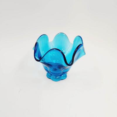 VINTAGE L.E. SMITH GLASS 6 PETAL BLUE COLLECTIBLE BOWL