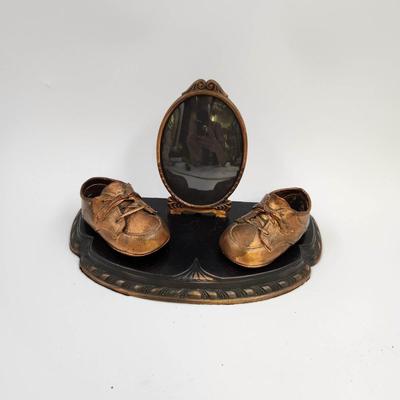 VINTAGE MOUNTED W/ PICTURE FRAME BRONZE BABY SHOES