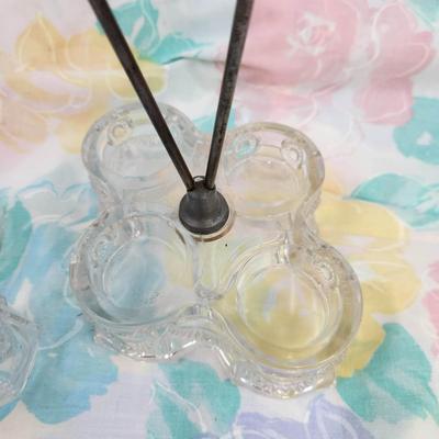 VINTAGE GLASS SALT/ PEPPER & VINEGAR CARRIER
