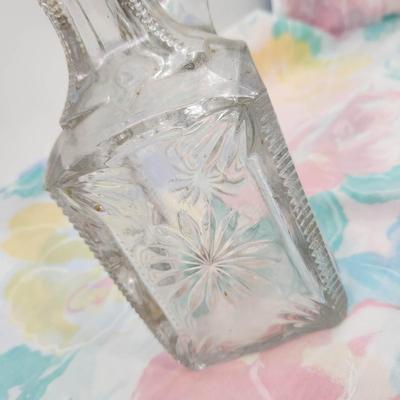 ANTIQUE CRUET CUT CRYSTAL W/ OUT STOPPER