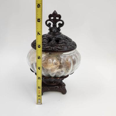 DECORATIVE RIBBED SWIRL CRACKLE GLASS JAR ON POLYRESIN CRAFTED FOOTED VASE