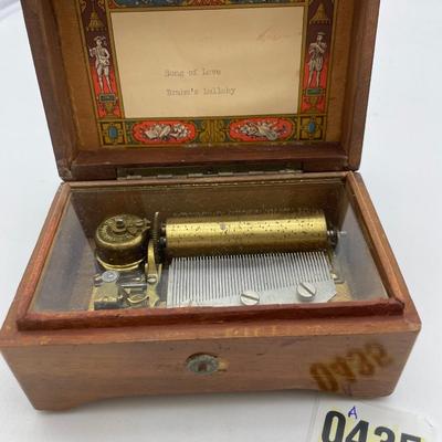 Music and trinket box
