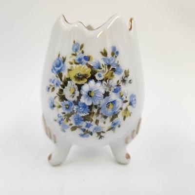 VINTAGE 1960S INARCO BLUE FLOWERED EGG SHAPED 3 FOOTED VASE