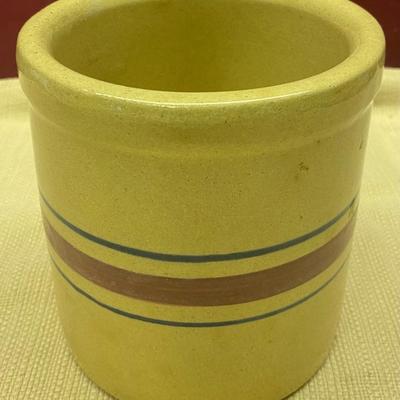RRP Co. Roseville O USA Crock