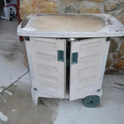 LOT 589. GARDEN CART AND CONTENTS