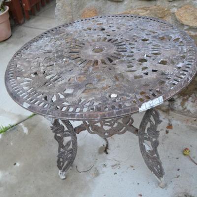 LOT 591. METAL GARDEN TABLE