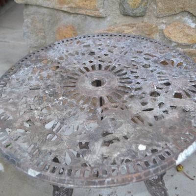 LOT 591. METAL GARDEN TABLE