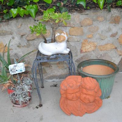 LOT 603. LIVE PLANTS AND YARD DECOR