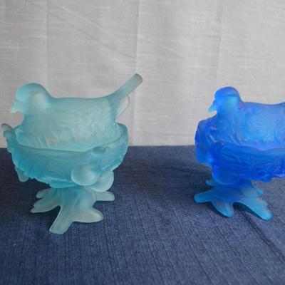 LOT 610. TWO GLASS COVERED BIRD SHAPED DISHES
