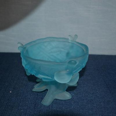 LOT 610. TWO GLASS COVERED BIRD SHAPED DISHES
