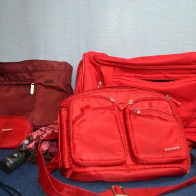 LOT 615 TOTE BAGS AND UMBRELLA