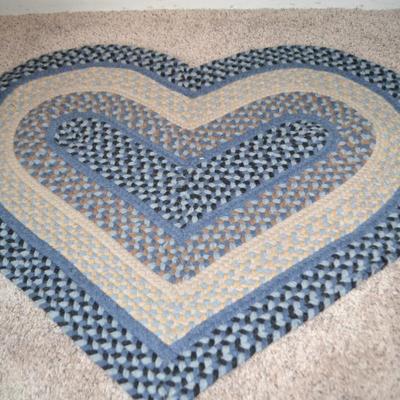 LOT  623  HEART SHAPED  RUG