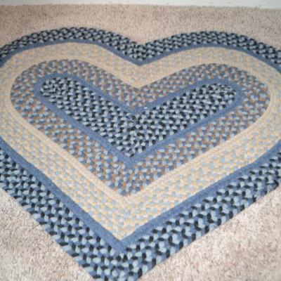 LOT  623  HEART SHAPED  RUG