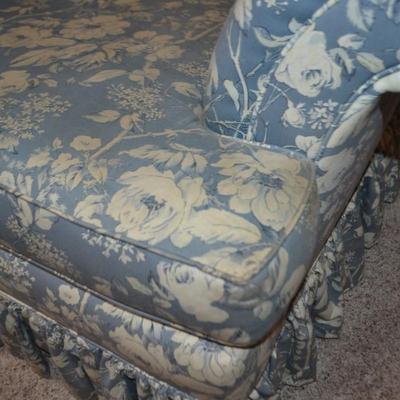 LOT 627.   BLUE FLORAL PRINT LOVESEAT