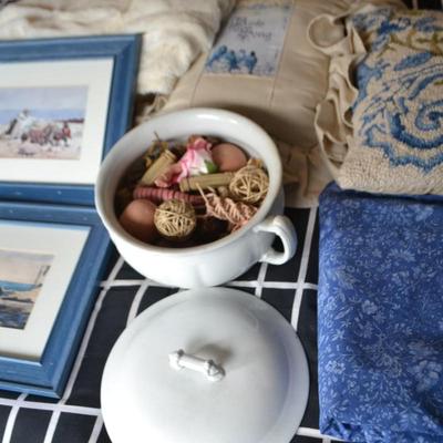 LOT 632 HOME DECOR, PILLOW AND HOME DECOR ART