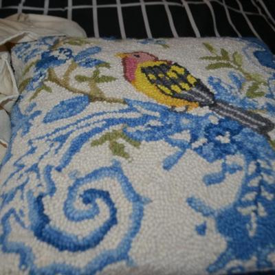 LOT 632 HOME DECOR, PILLOW AND HOME DECOR ART