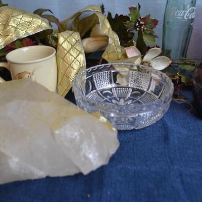LOT 634 VARIETY OF ITEMS:  CLEAR VOICE PHONE, HOME DECOR