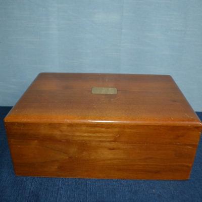 LOT 635 CIGAR HUMIDOR
