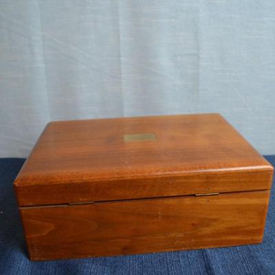 LOT 635 CIGAR HUMIDOR