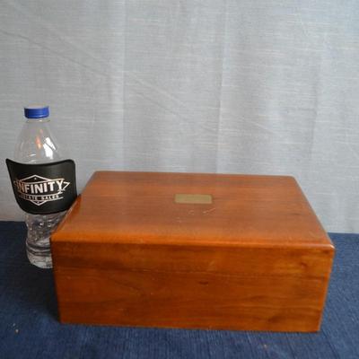 LOT 635 CIGAR HUMIDOR