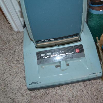 LOT 641. HOOVER VACUUM