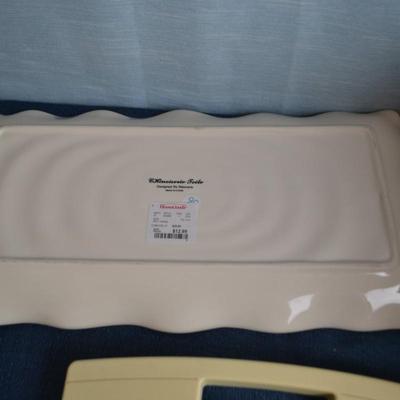 LOT 644. BATHROOM DECOR AND SCALE, TOWELS