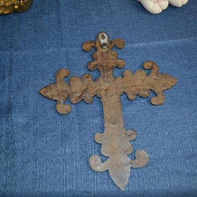 LOT 646 VINTAGE ANGELS AND HOME DECOR