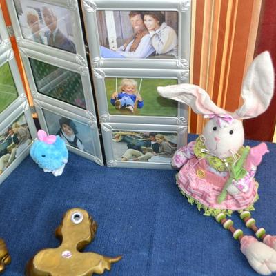 LOT 646 VINTAGE ANGELS AND HOME DECOR