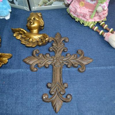 LOT 646 VINTAGE ANGELS AND HOME DECOR
