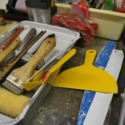 LOT 653 PAINTING RELATED TOOLS