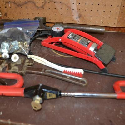 LOT 654 VARIOUS HAND TOOLS, CAR CLUB AND HARDWARE