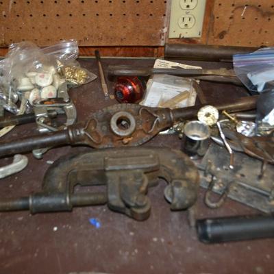 LOT 654 VARIOUS HAND TOOLS, CAR CLUB AND HARDWARE