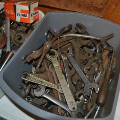 LOT 655    COLLECTION OF TOOLS