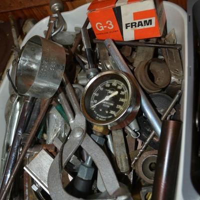 LOT 655    COLLECTION OF TOOLS