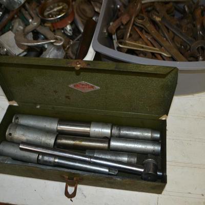 LOT 655    COLLECTION OF TOOLS