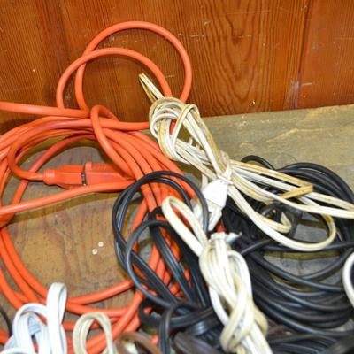 LOT 657. VARIOUS WIRES AND POWER CORDS