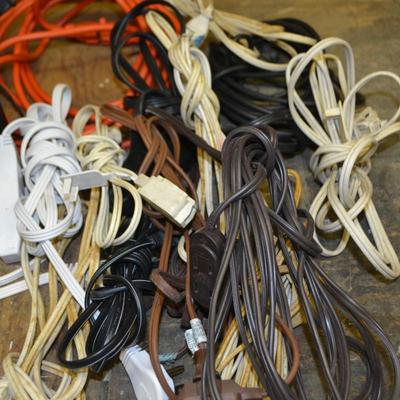 LOT 657. VARIOUS WIRES AND POWER CORDS