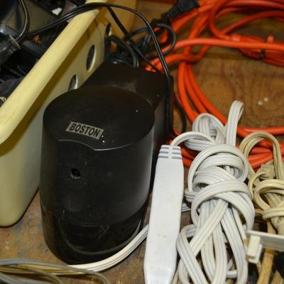LOT 657. VARIOUS WIRES AND POWER CORDS