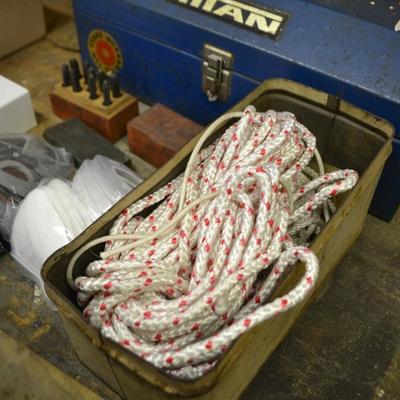 LOT 658. TOOLS, TOOL BOX AND SHOP GEAR